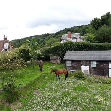 Villa Crockers Farm Dorking Exterior foto